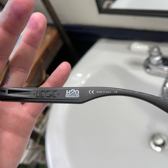 Dragon floatable sunglasses - Picture 6 of 9